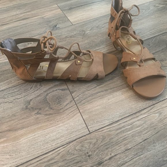 CIRCUS BY SAM EDELMAN TAN FAUX SUEDE ZIP BACK LACE UP GLADIATOR SANDALS 8 - Picture 3 of 7